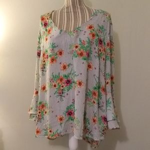 Harlow & Rose Woman Floral Bell Sleeve Blouse NWOT